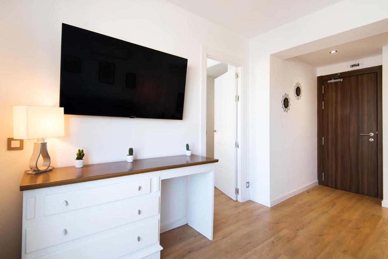 Aloha Marina Private Apartment 1St Line Ocean Beach Carihuela Appartamento